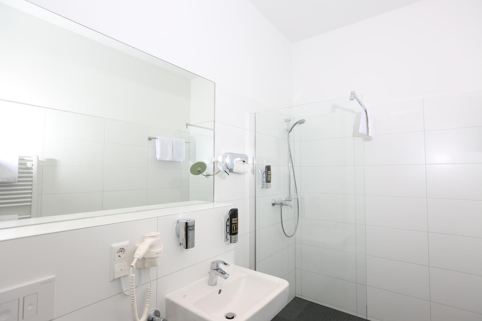 Hoteltow photo 4