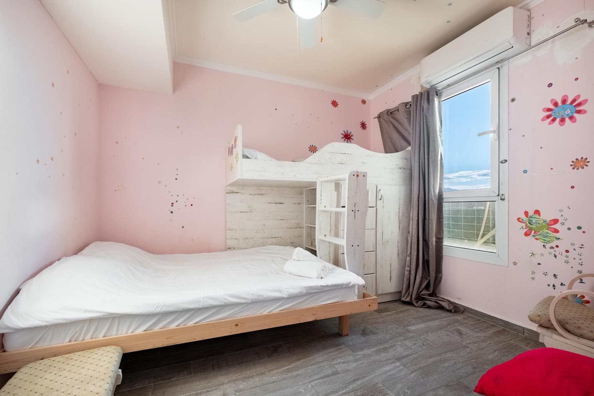 SpaciousApt-TopView-freeParking-PerfectForFamilies photo 6