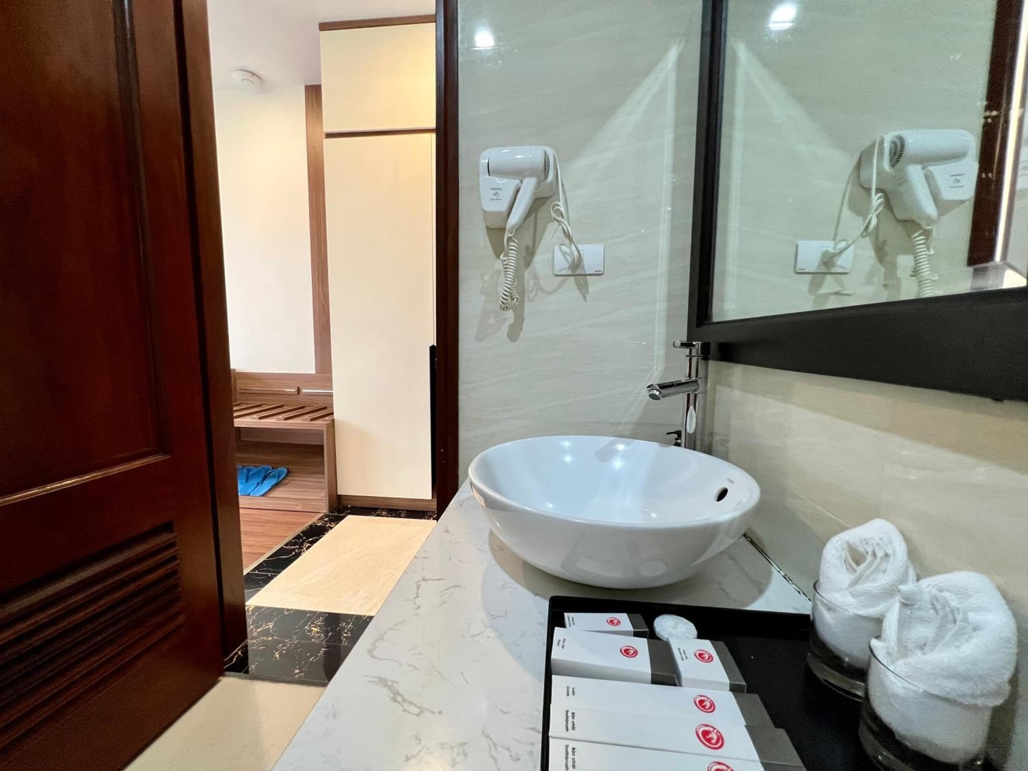 Paragon House and Residence photo 6