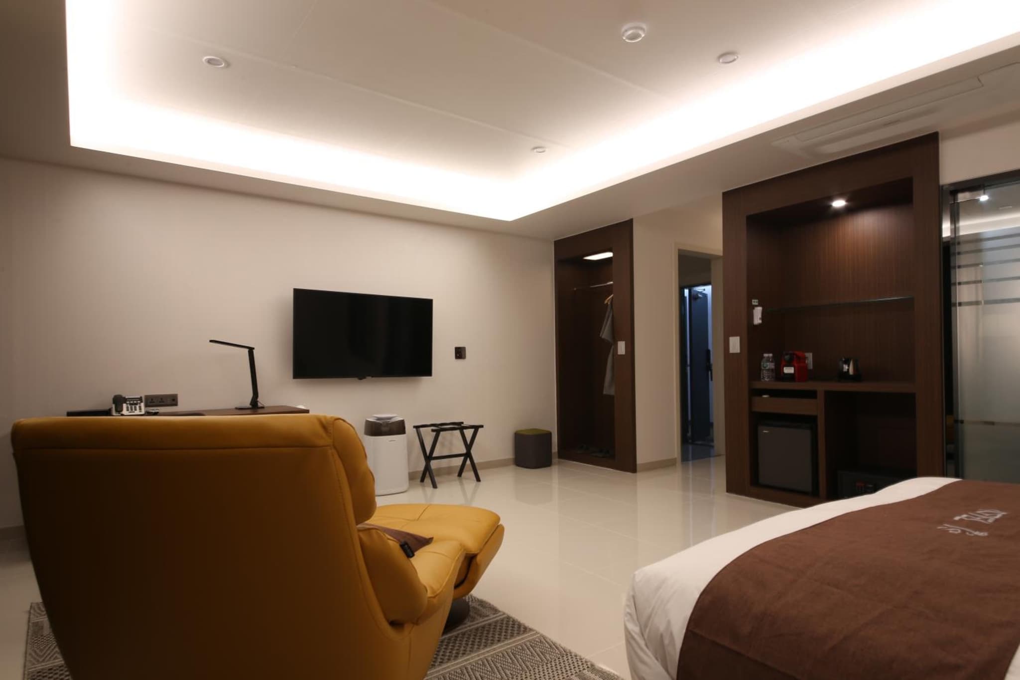 hotel room