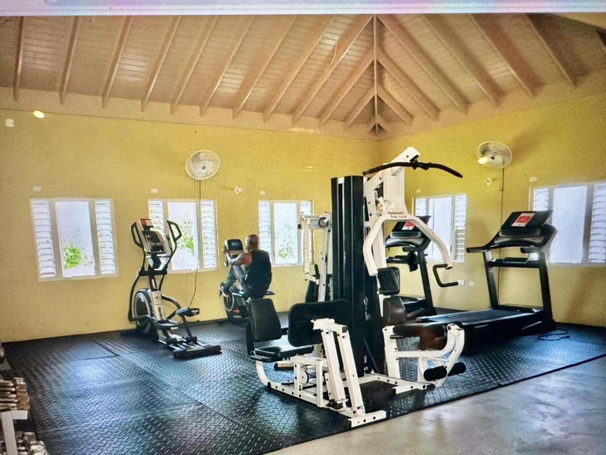 Dell's Exotic Haven, 2 bedrooms, 2 baths, pool, gym photo 4