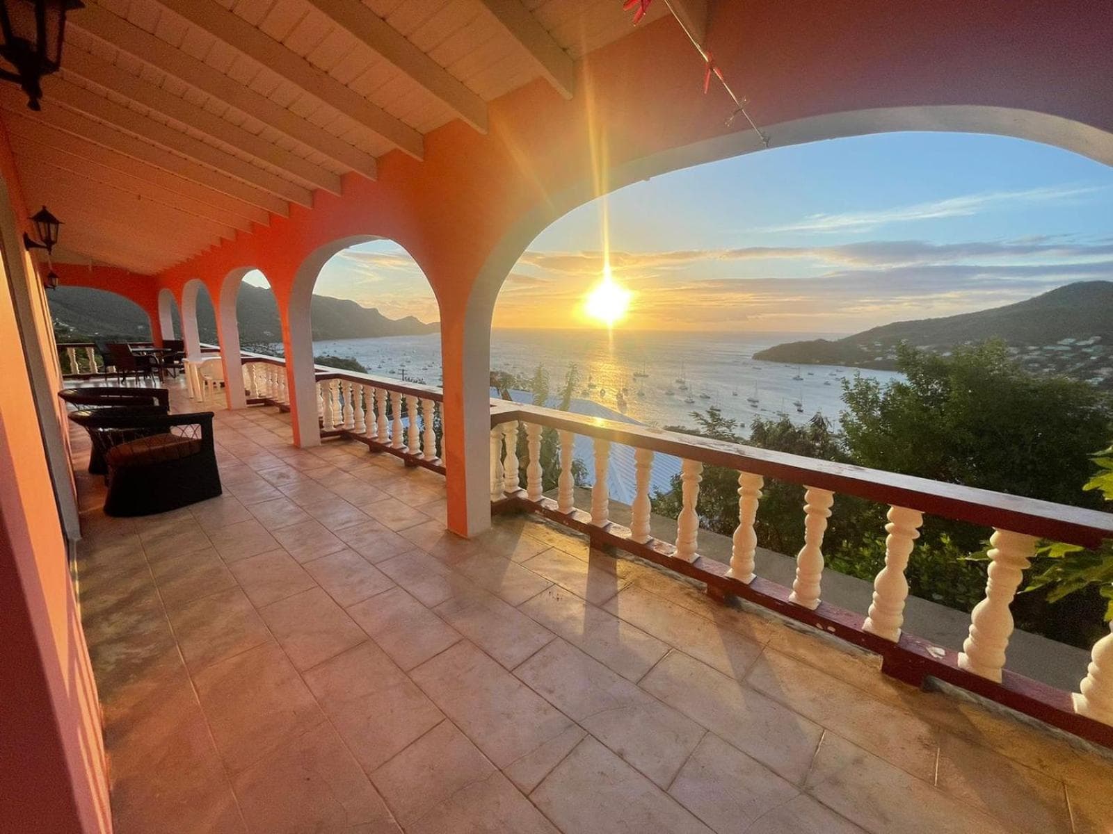 Immaculate 3 Bed Villa Overlooking Admiralty Bay photo 3