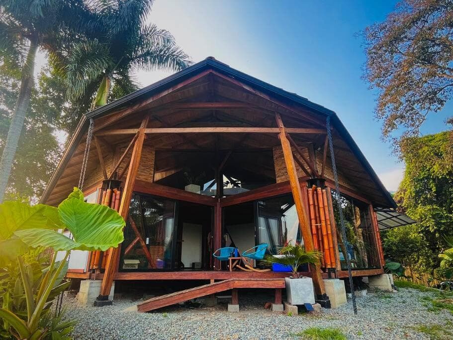 BooHouse - A Wild Cabin in Colombia