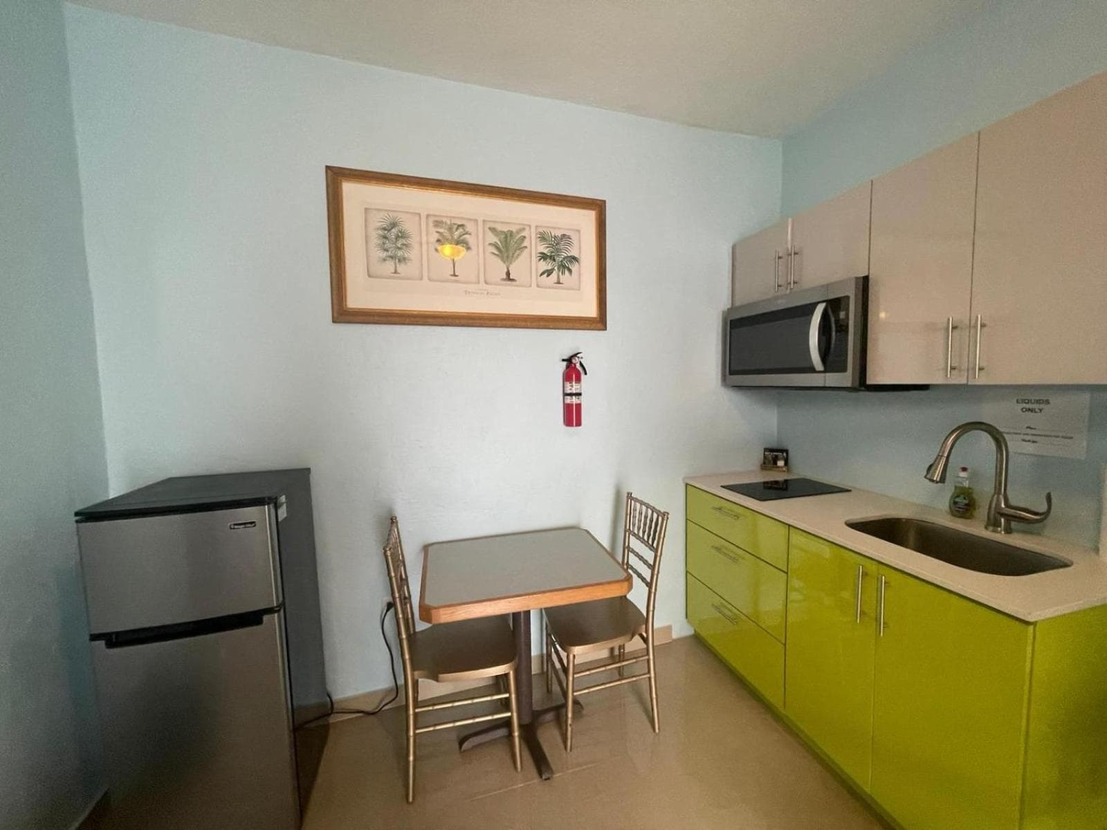 Private Studio Near Beach-Full Bath, Kitchenette, Sleeps 2, Unit 5 photo 7