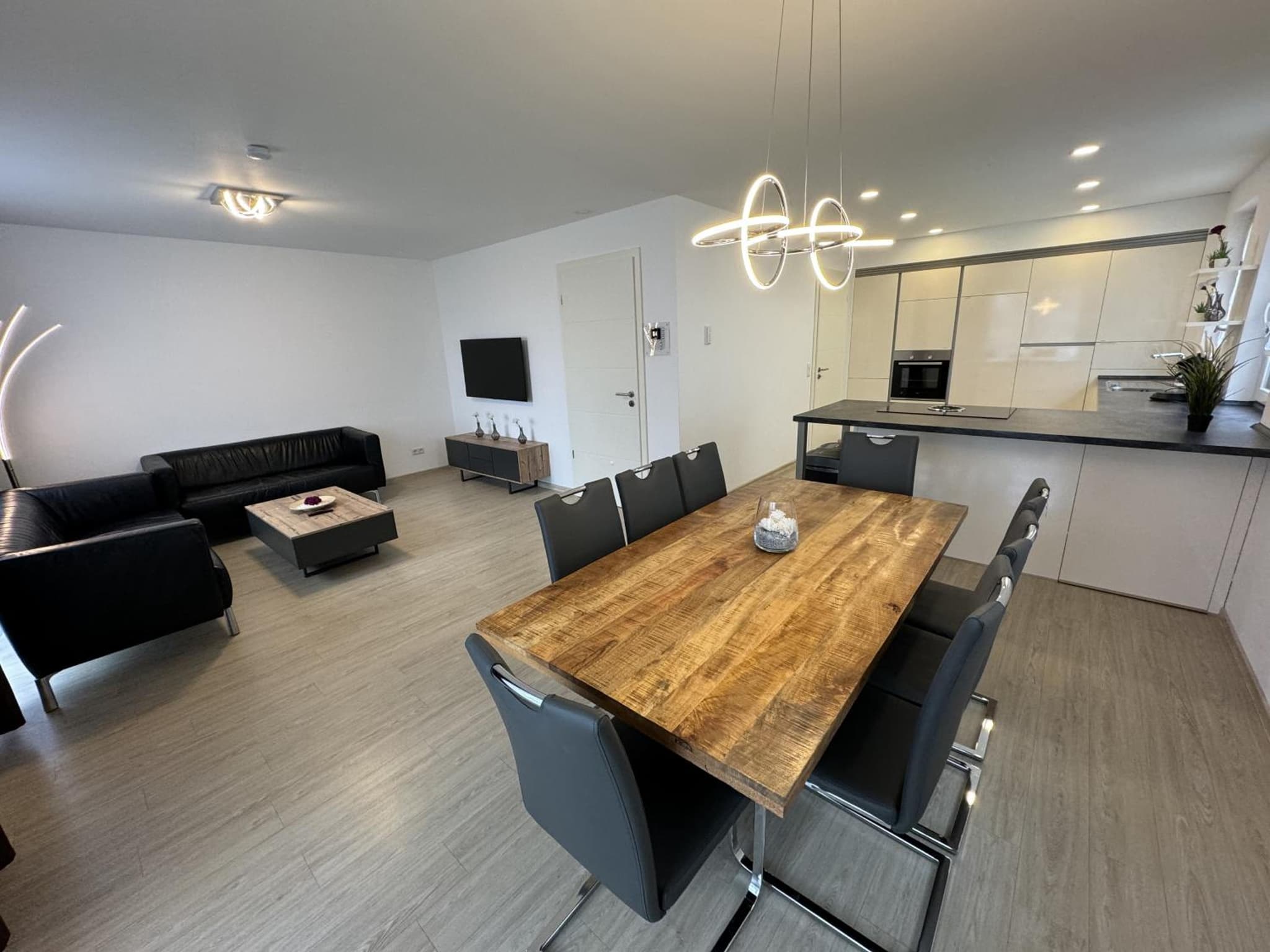 Kern Apartments photo 7