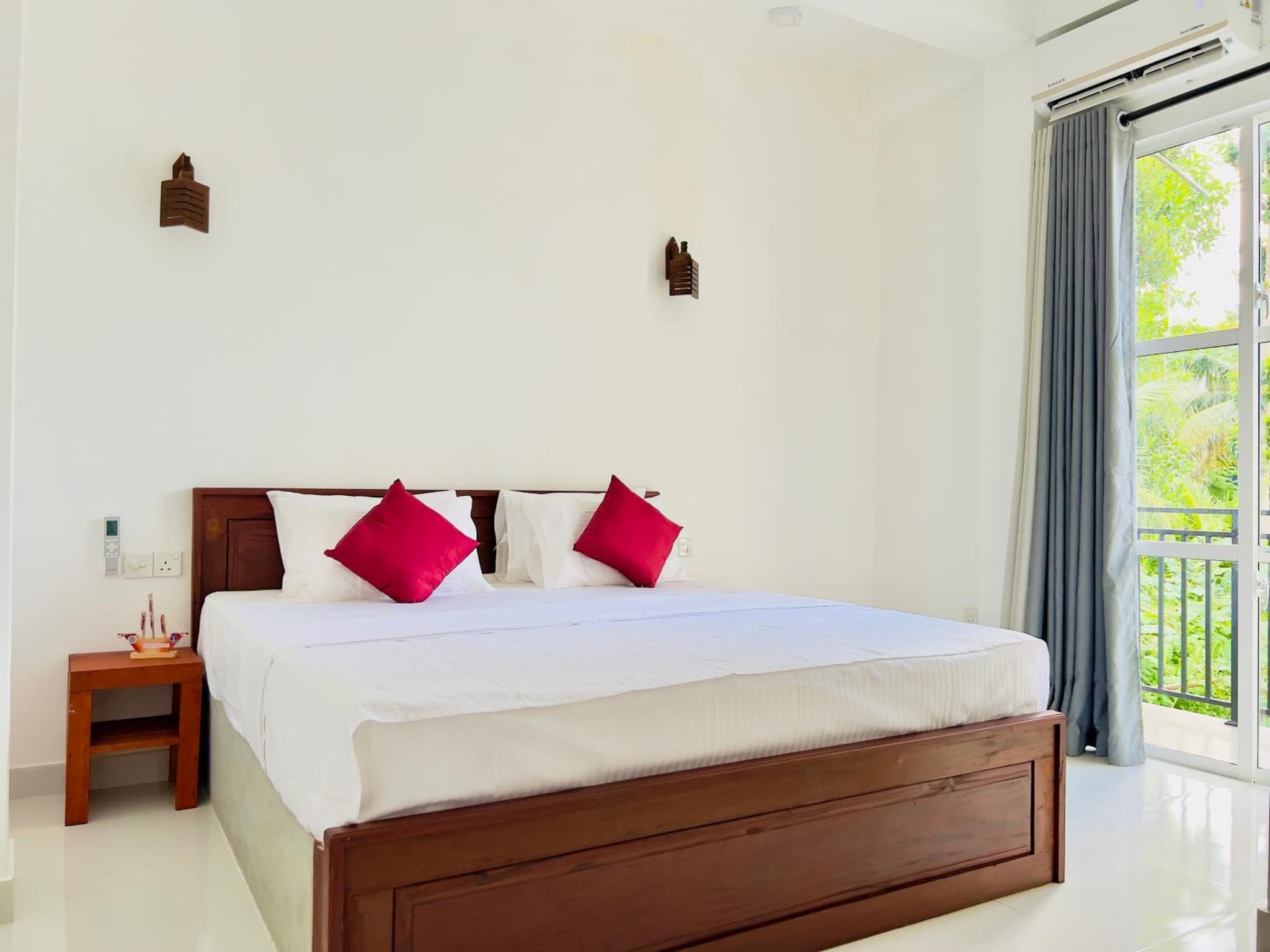 Lavish photo 7
