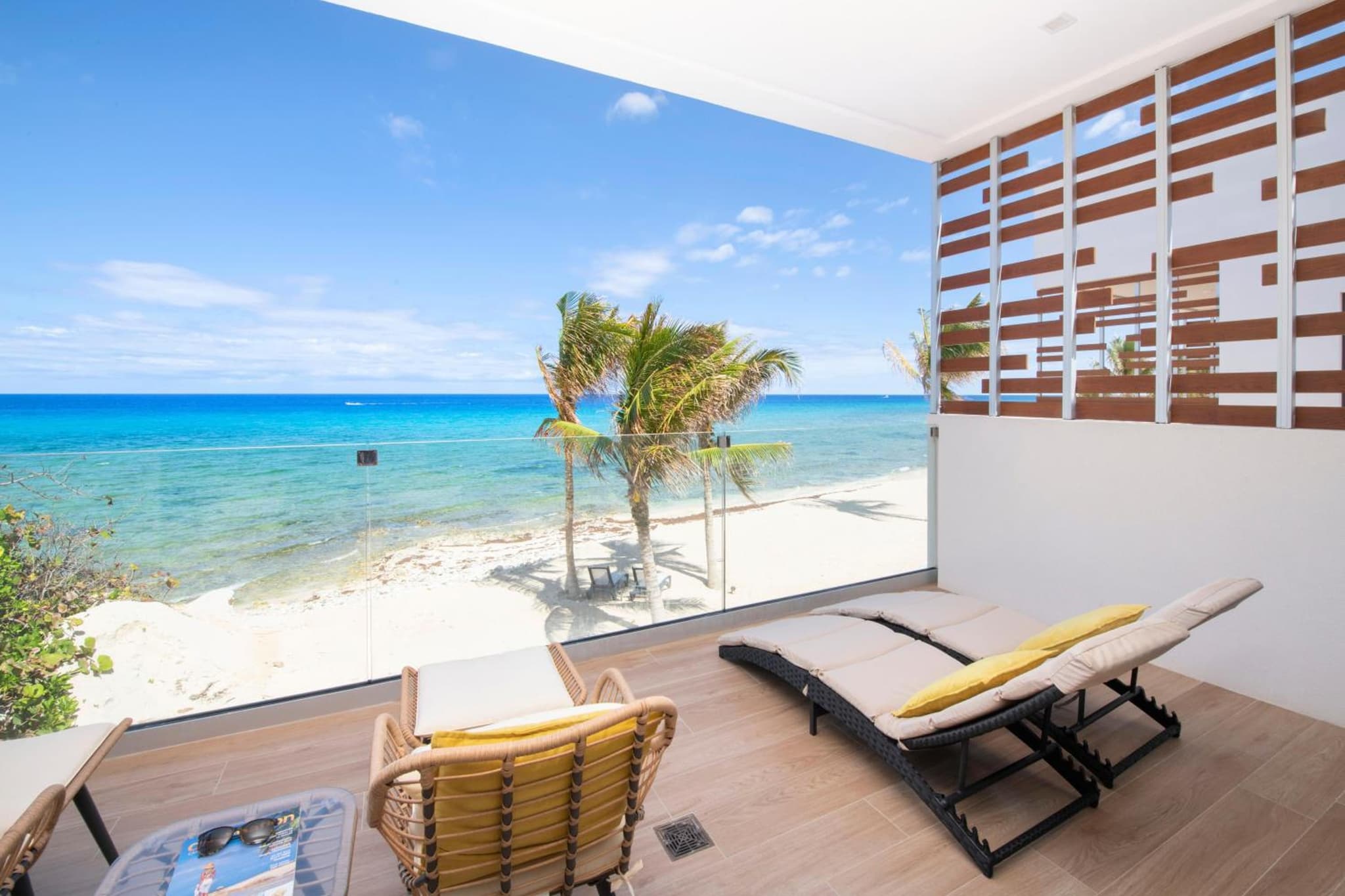 Silver Reef #2 - 2 BR LUXE Oceanfront & Pool photo 2