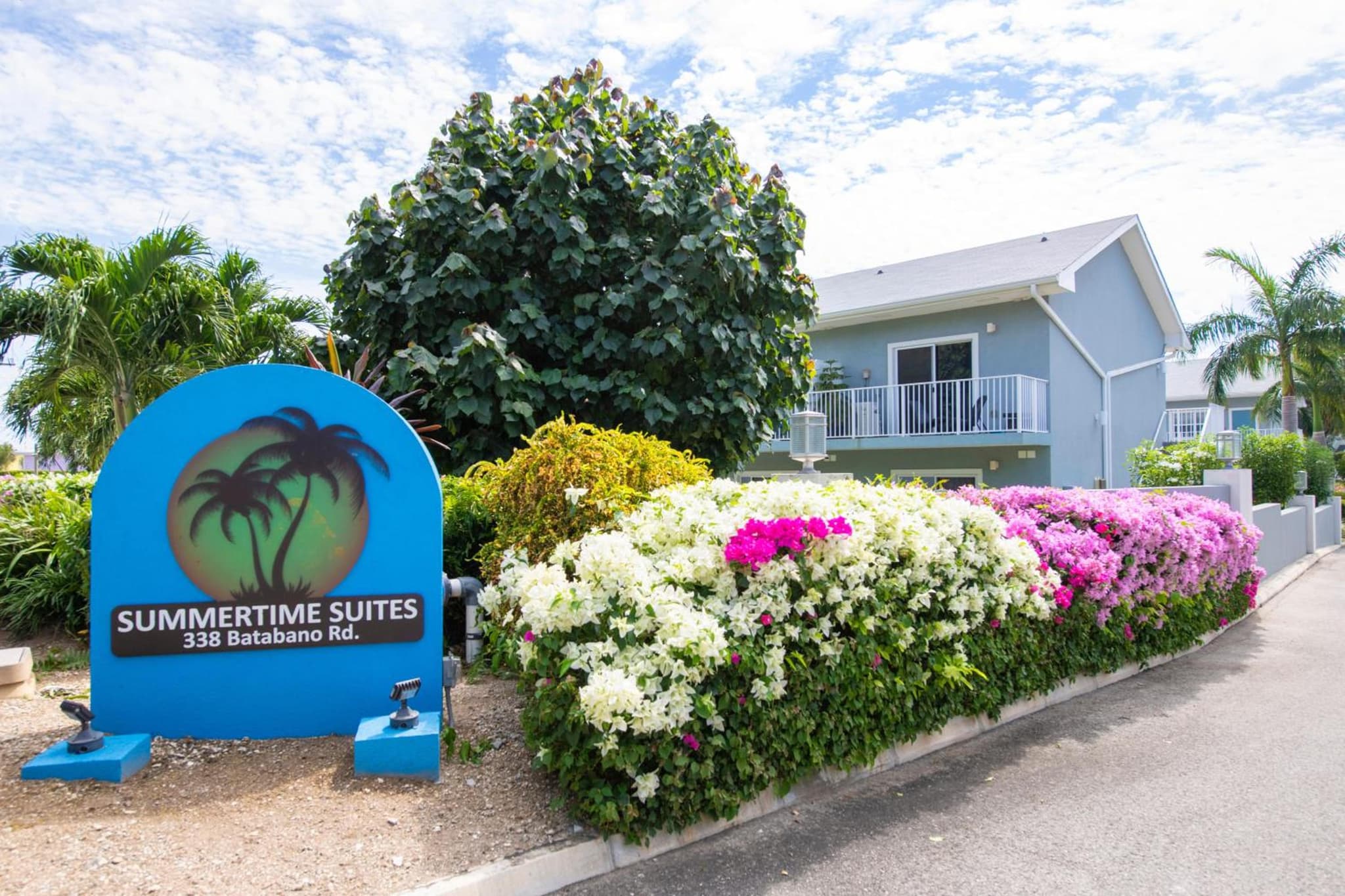 Summertime Suites #54 - 1BR West Bay Condo & Pool