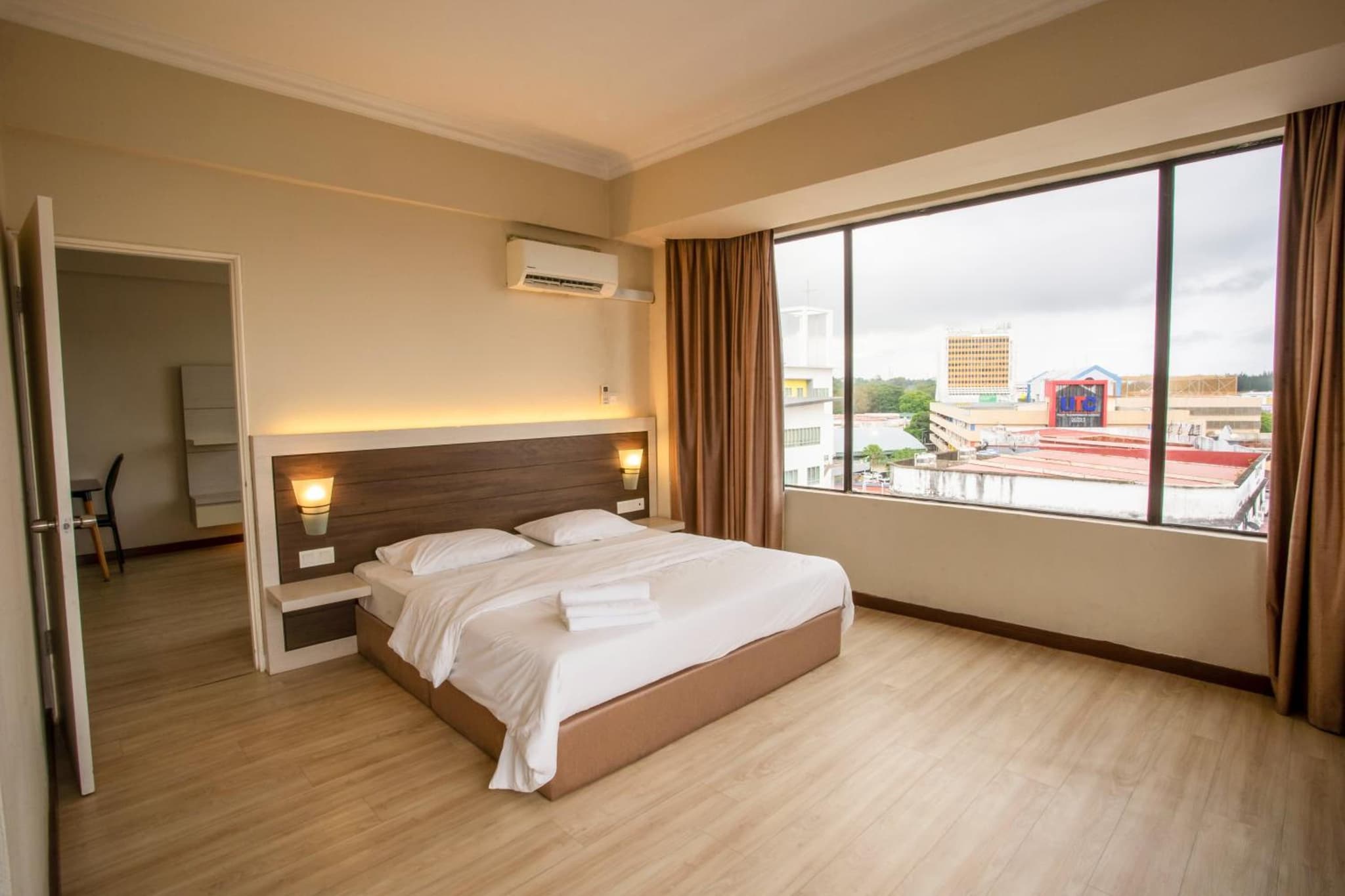 Somerset Hotel photo 7