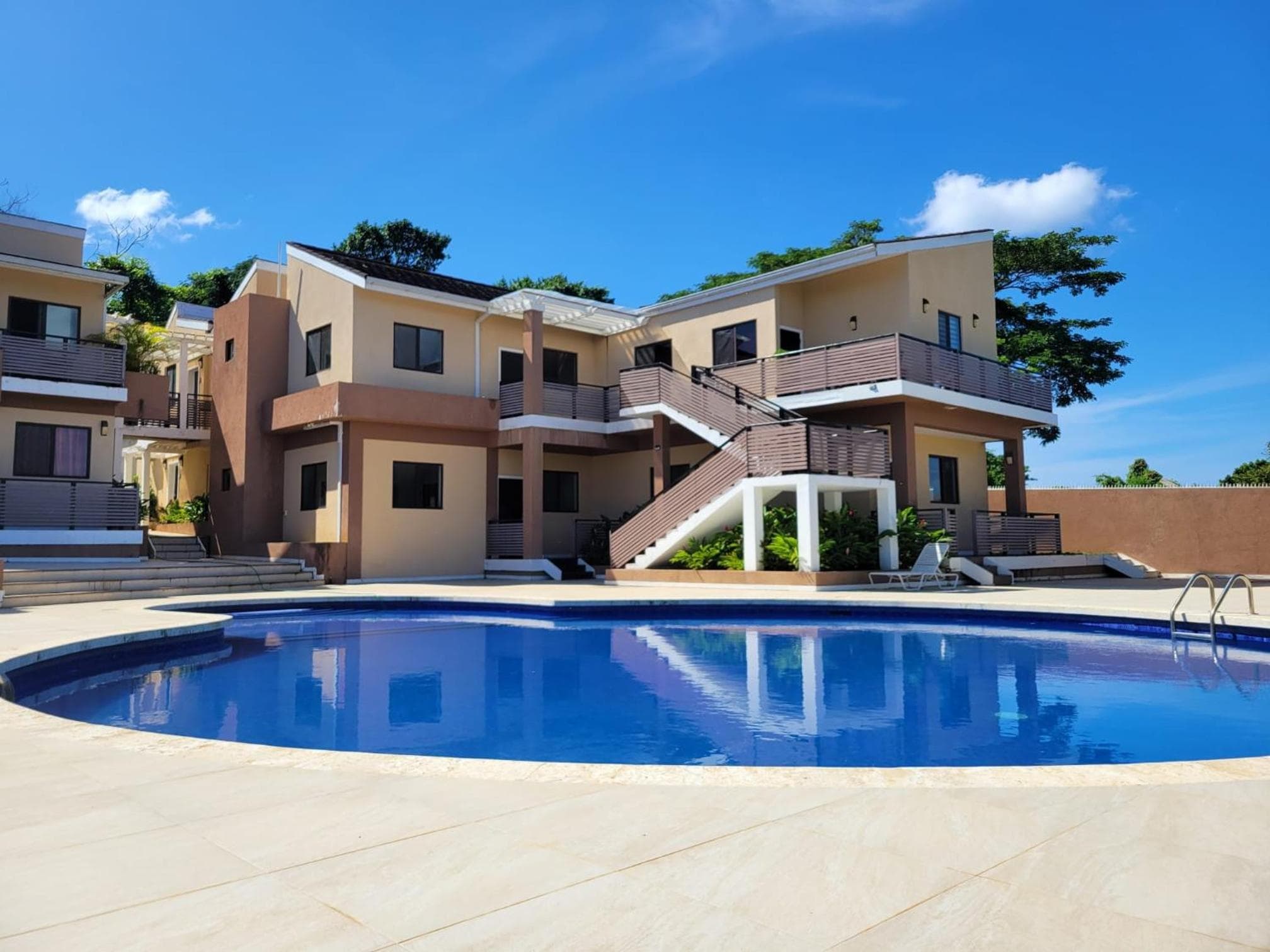 Seaview Paradise - Sleeps 3 - Pool - Parking