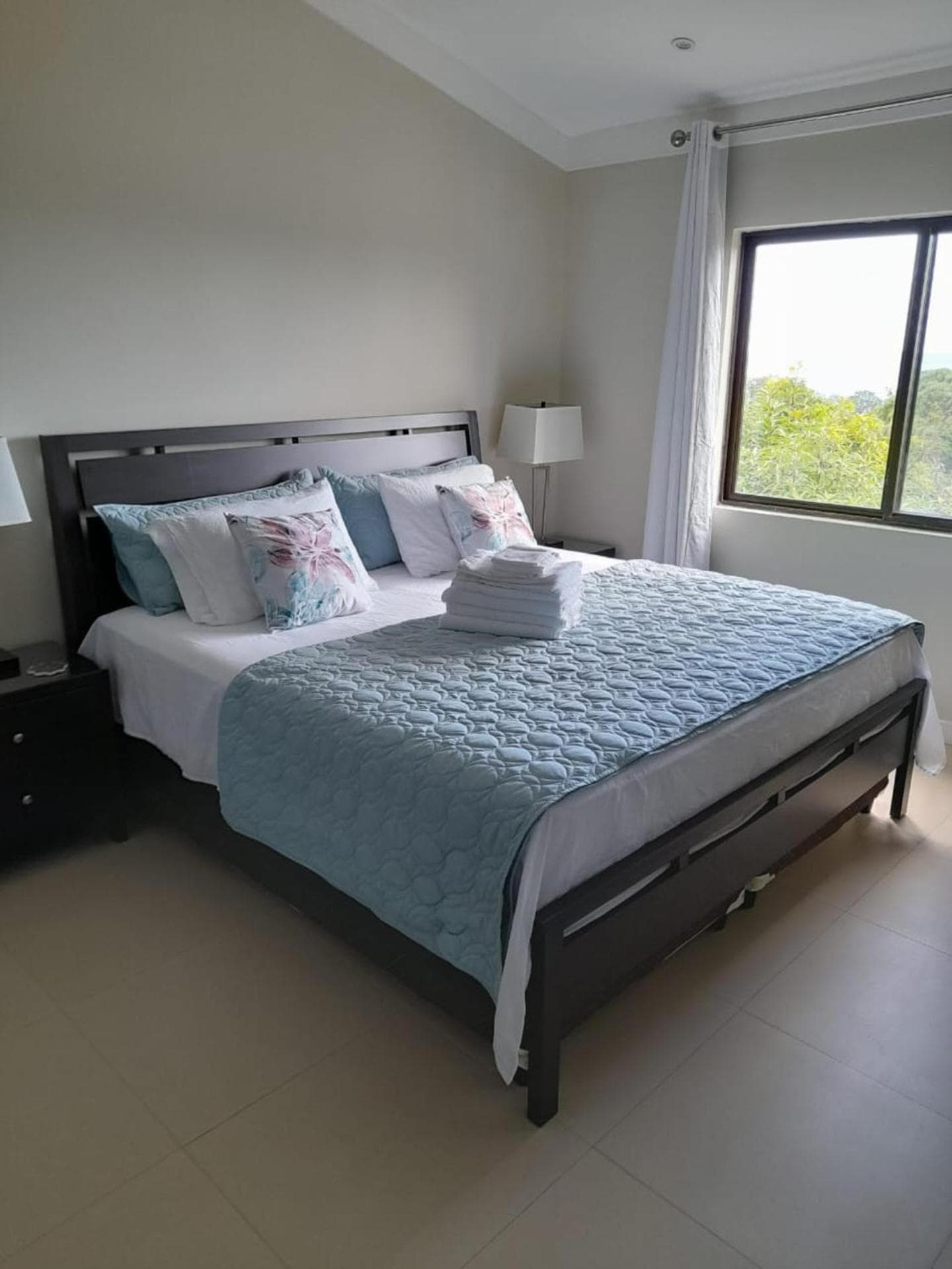Seaview Paradise - Sleeps 3 - Pool - Parking photo 7