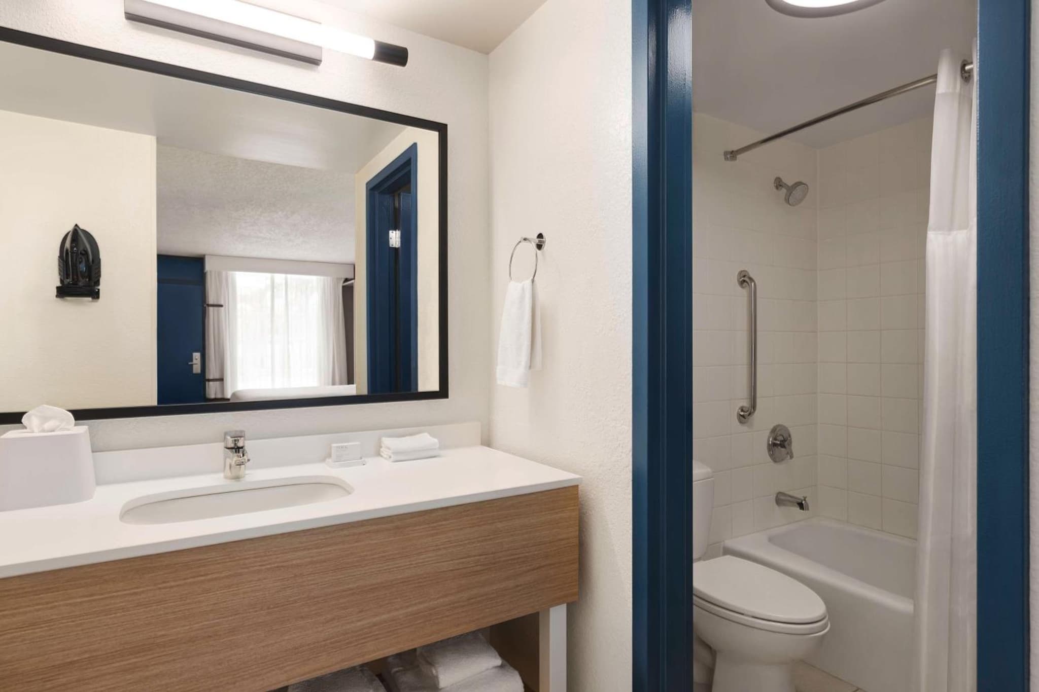Spark by Hilton Sarasota Siesta Key Gateway photo 5