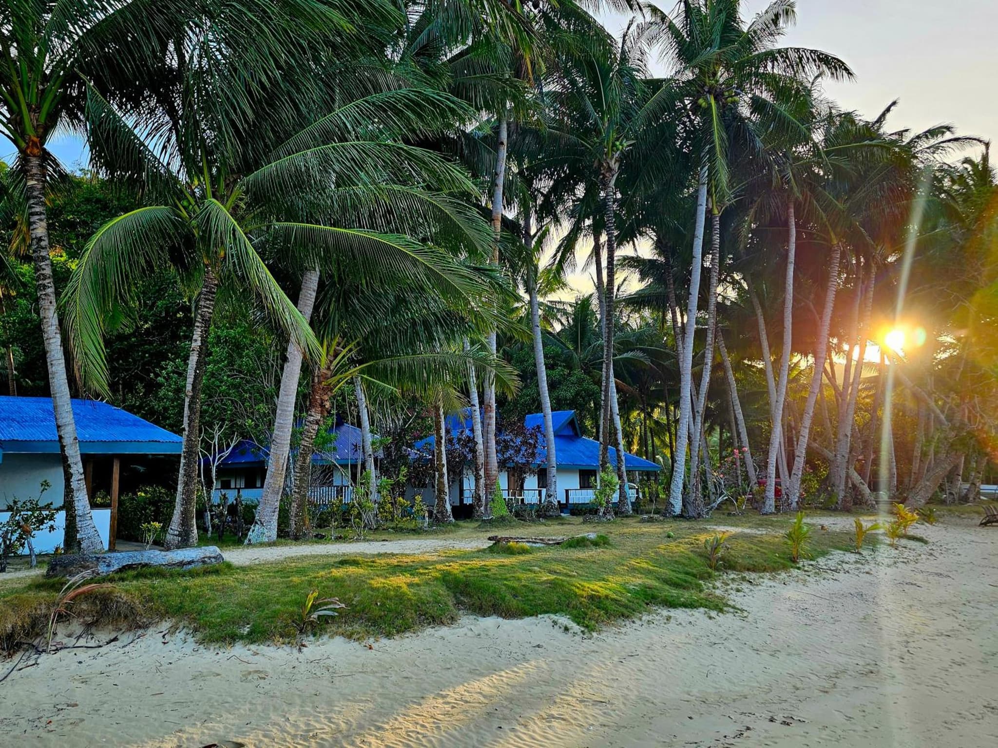 DK2 Resort - Remote Beach Hideaway - Fast WiFi - Private Tours by Arrangement - Plan Ahead