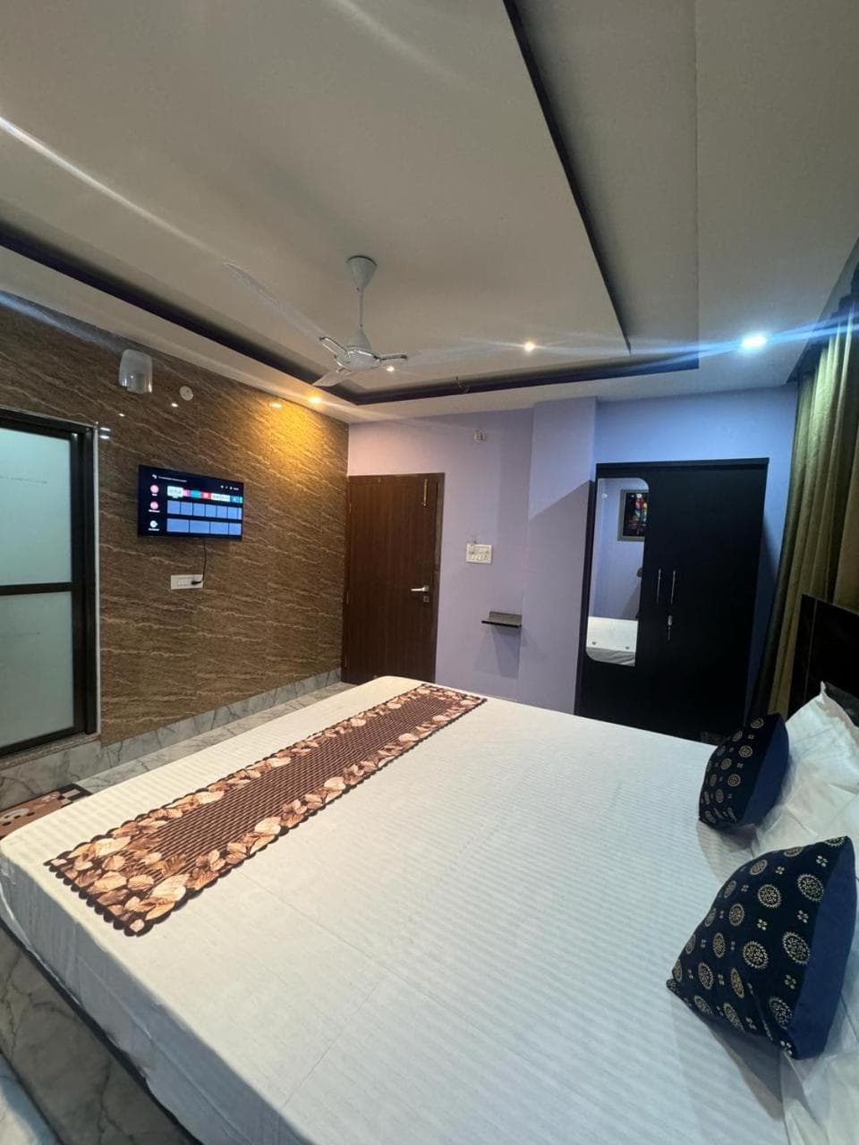 HOTEL AARNA photo 6