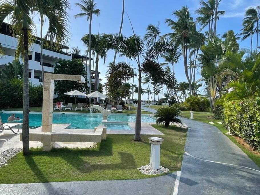 Peaceful and lovely apartment! Front beach