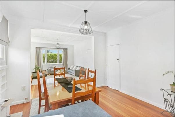 Central and Affordable - Cute Art Deco photo 6