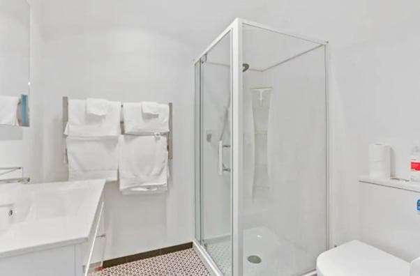 Central and Affordable - Cute Art Deco photo 7