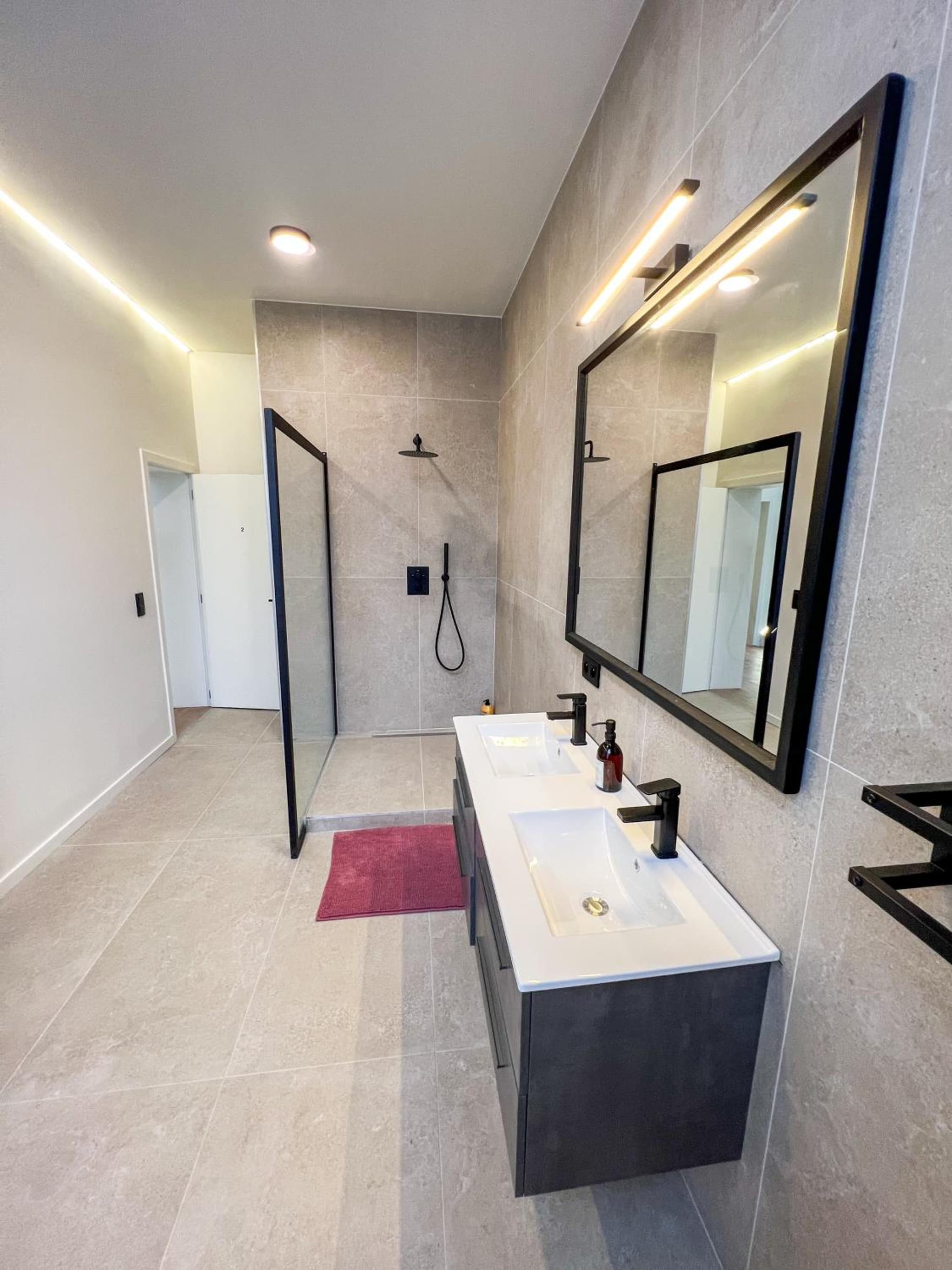 Mayfair Suites photo 6