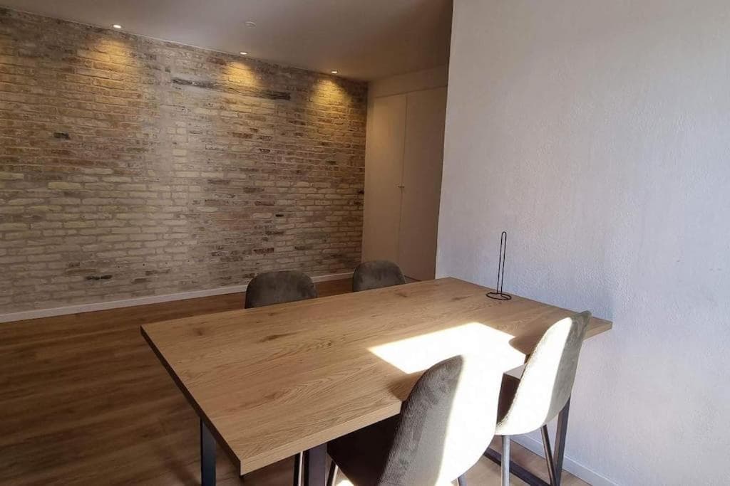Newly renovated, great location photo 7