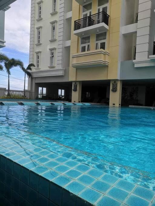 Saint Honore Executive: 6 guests, 5 beds, 2 bedrooms, 2 bathrms photo 3