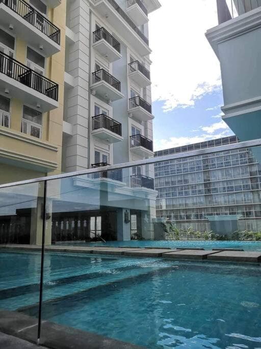Saint Honore Executive: 6 guests, 5 beds, 2 bedrooms, 2 bathrms photo 2