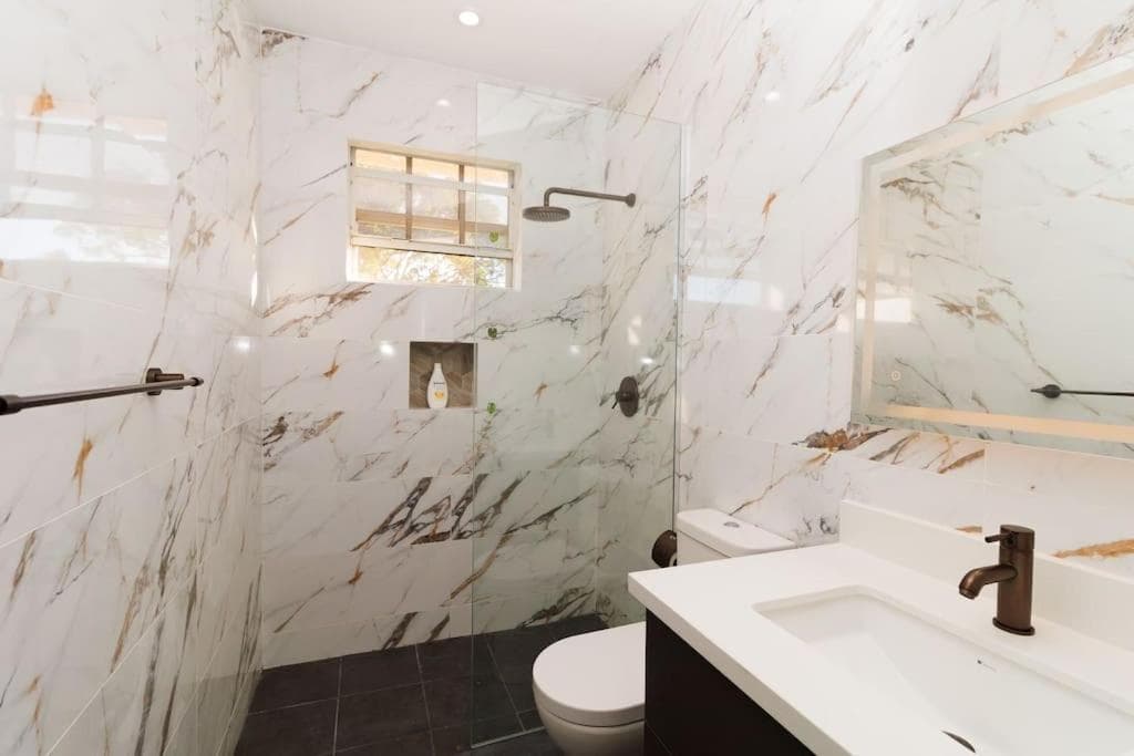 2 Bedroom Apartment at Maynards photo 2