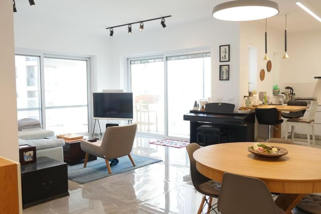 Mediterranean Pearl Luxury Beachfront Apartment photo 4
