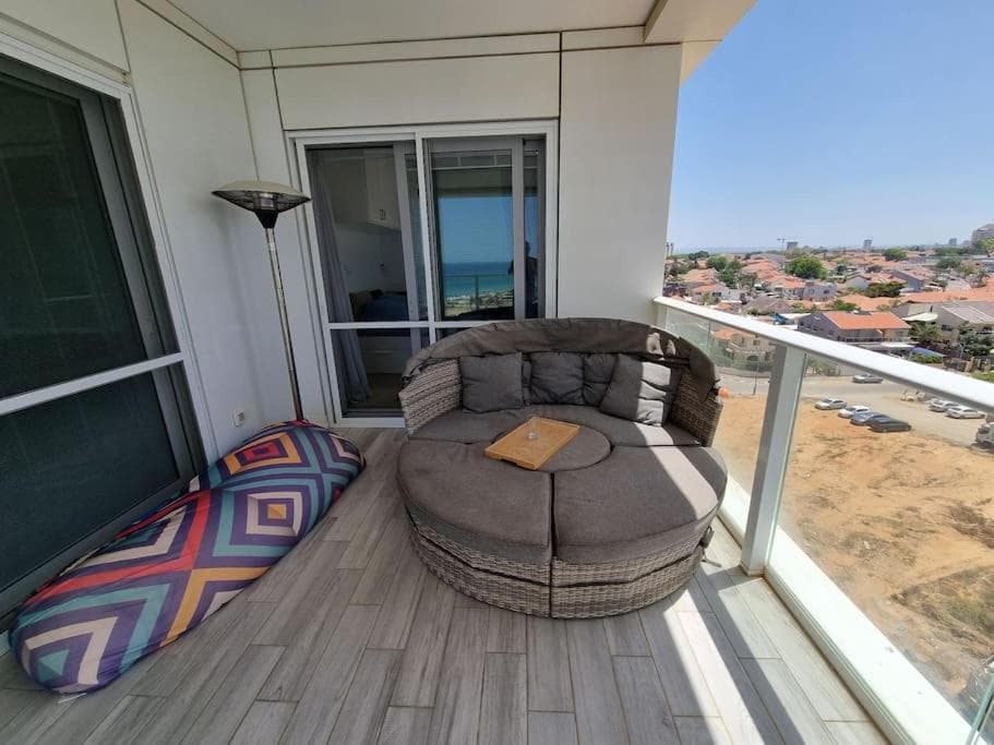 Mediterranean Pearl Luxury Beachfront Apartment photo 2