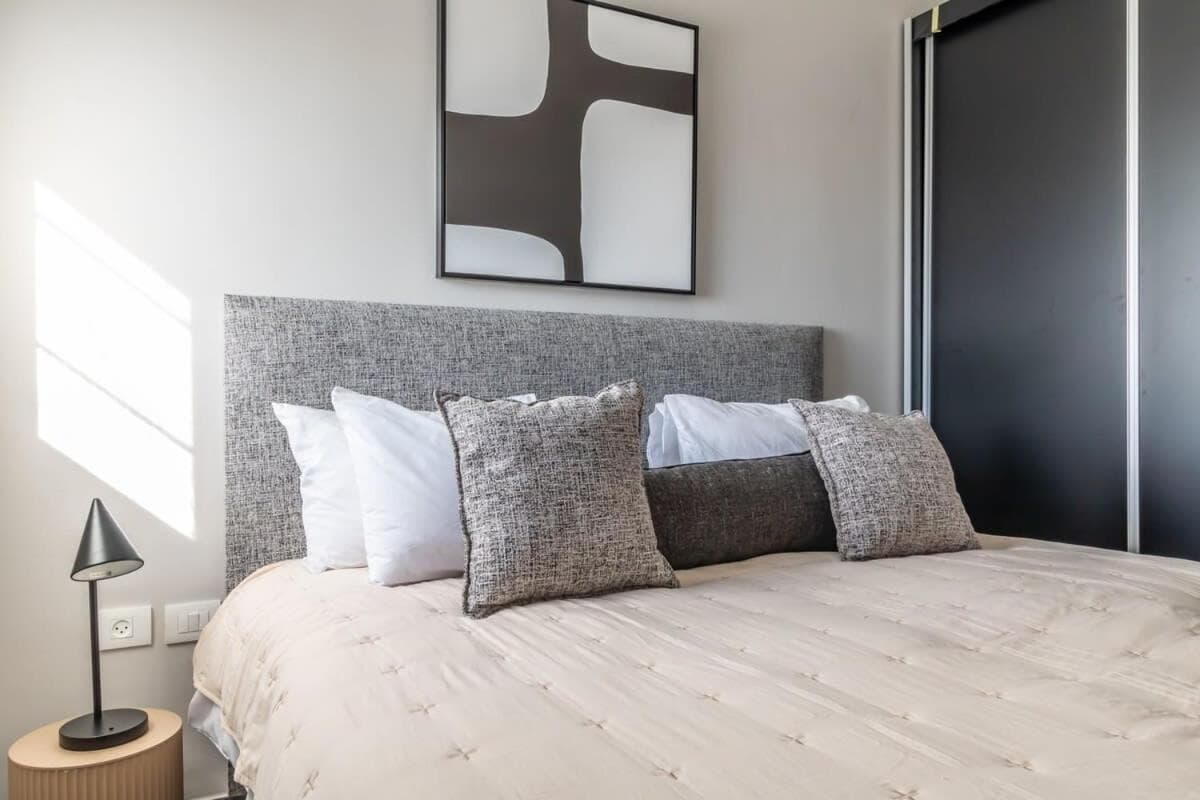 1 Bedroom Savyon View - Isrentals photo 2
