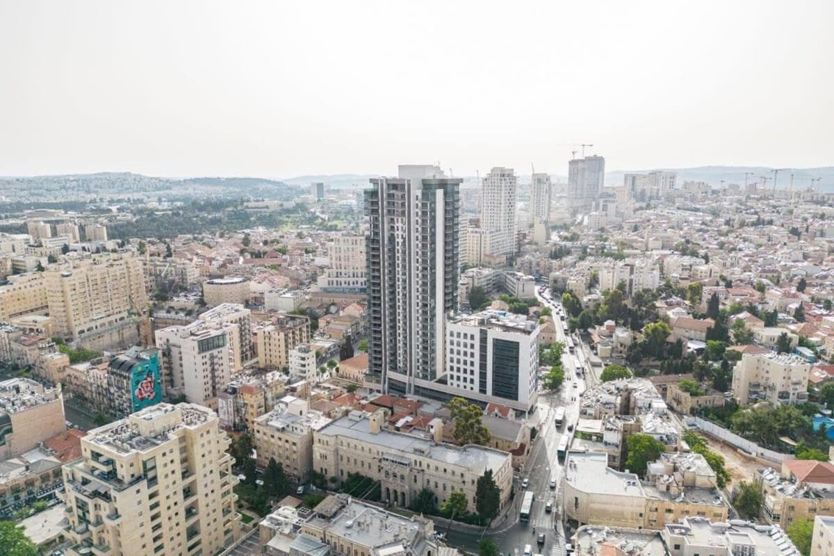 1 Bedroom Savyon View - Isrentals photo 6