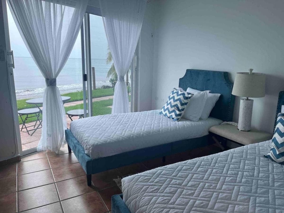 Beachfront Luxury Apartment photo 6