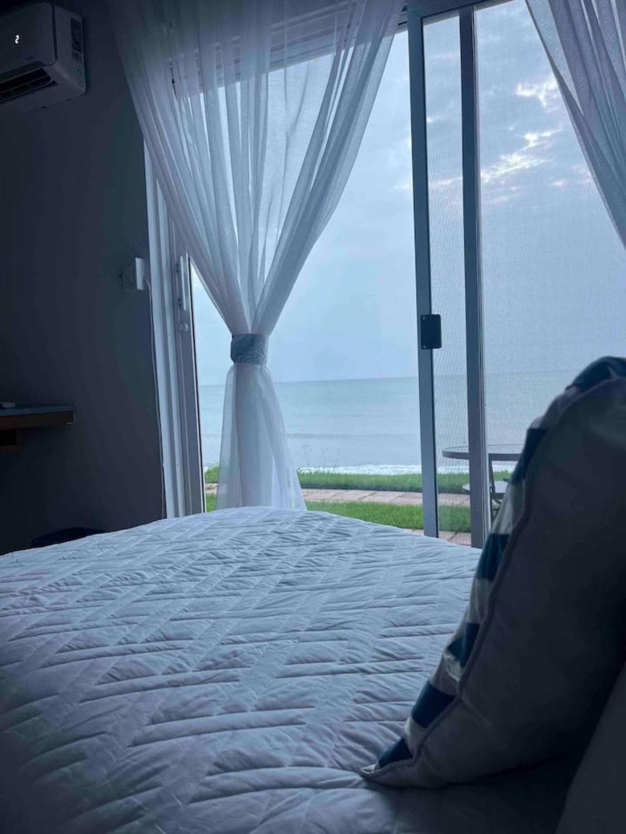 Beachfront Luxury Apartment photo 9