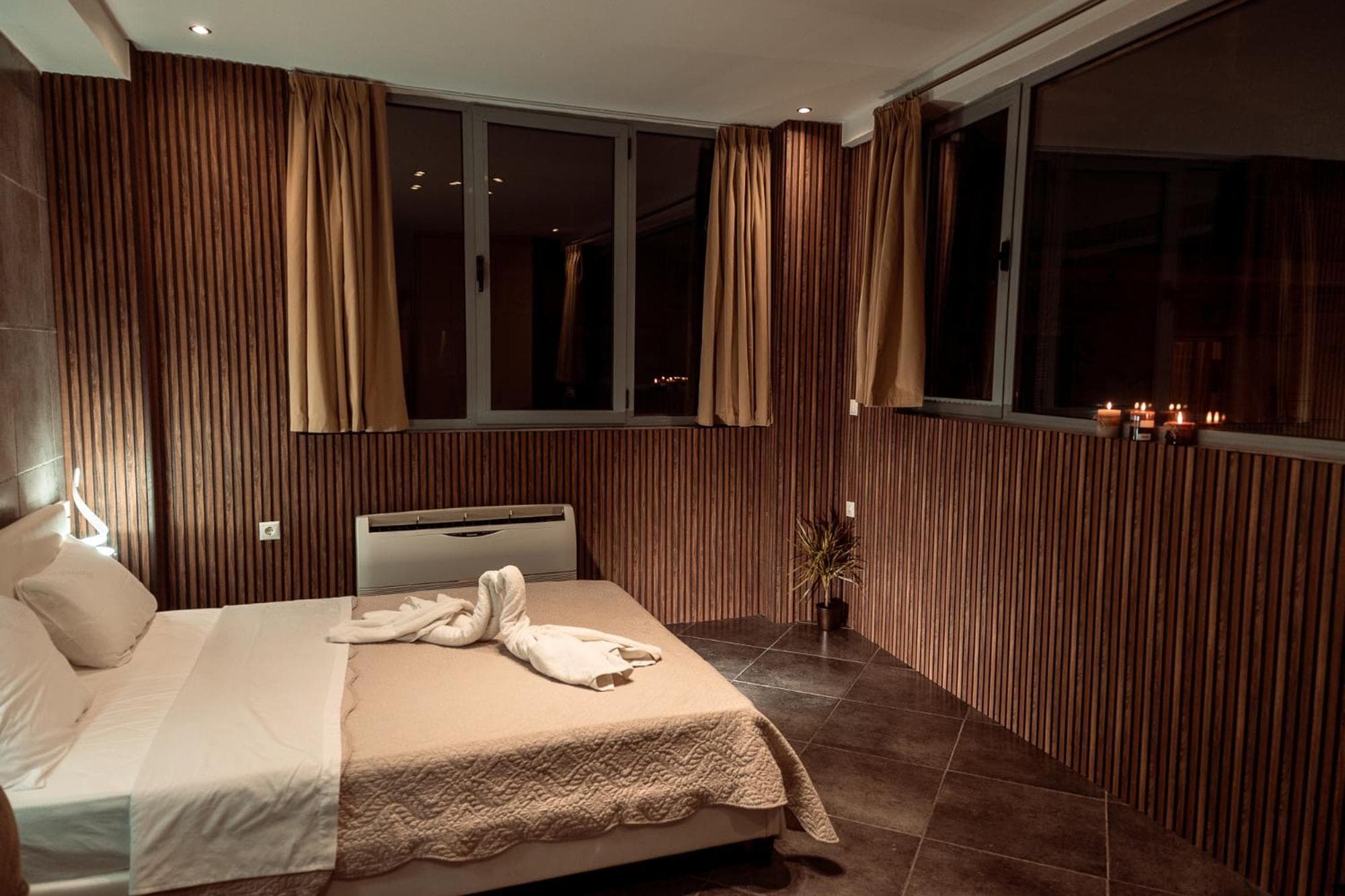 Parthenon Portrait Apartments photo 5