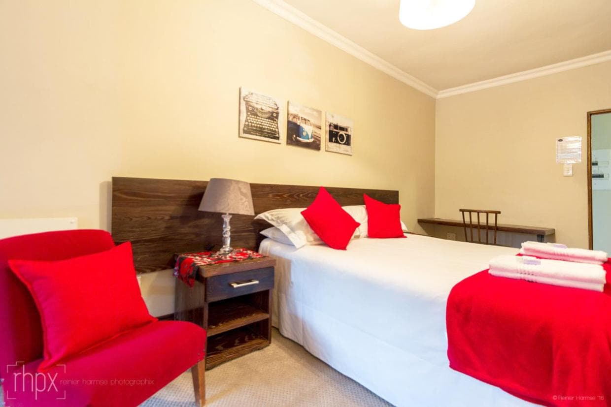 OR Tambo Guest House photo 7