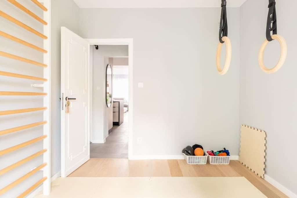 European heart 2-bedroom flat. photo 6