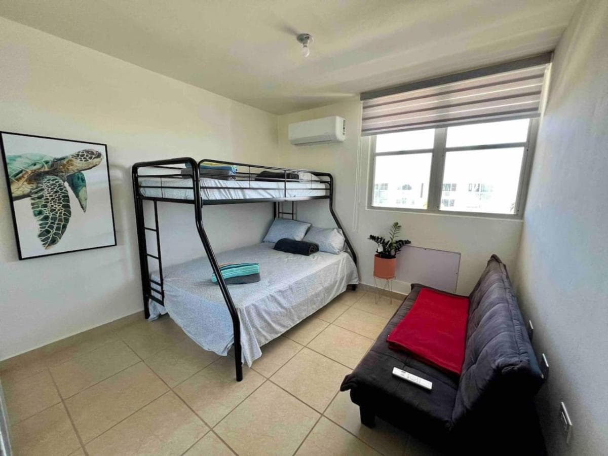 Pothos Beach PH 3BR Apt w Rooftop w Pool Access photo 3