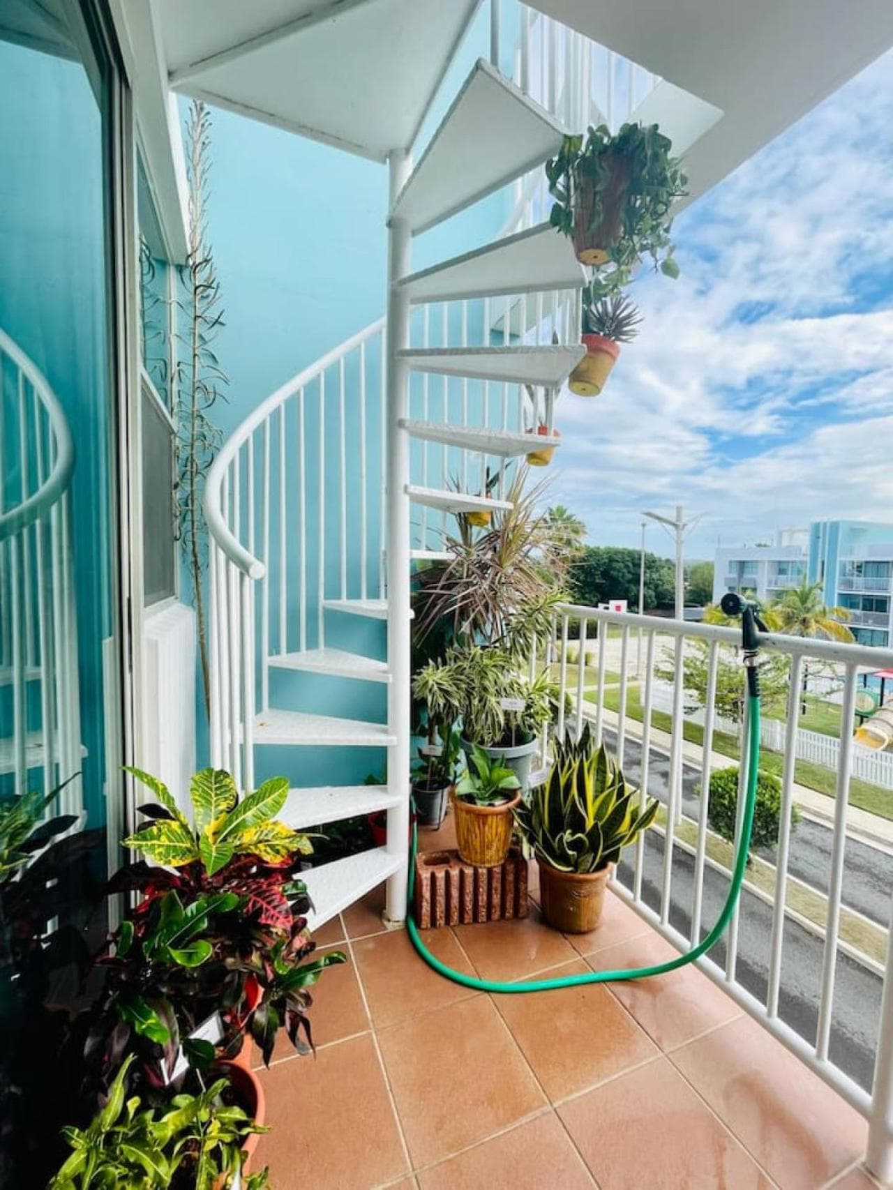 Pothos Beach PH 3BR Apt w Rooftop w Pool Access photo 4