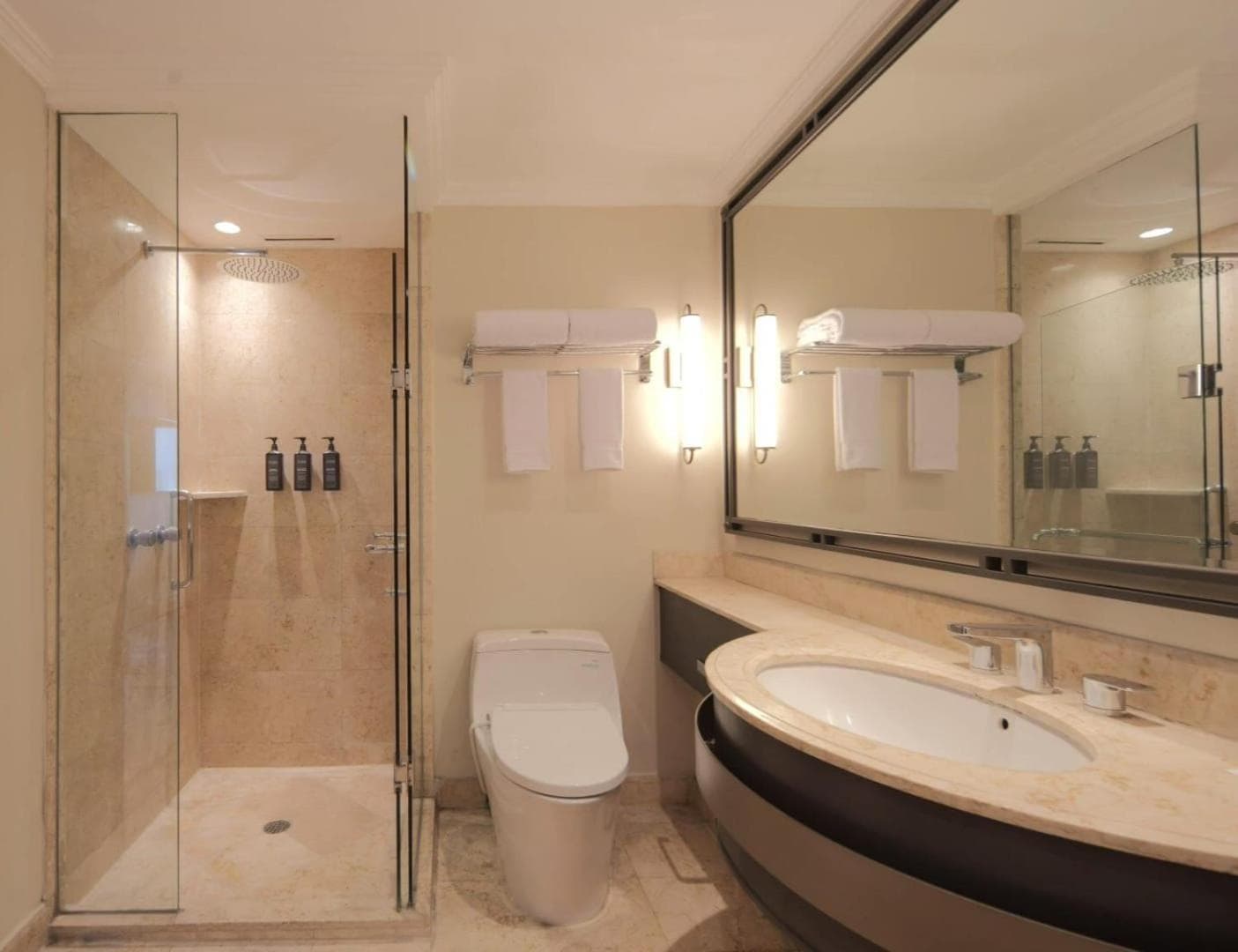 Sheraton Surabaya Hotel & Towers photo 2