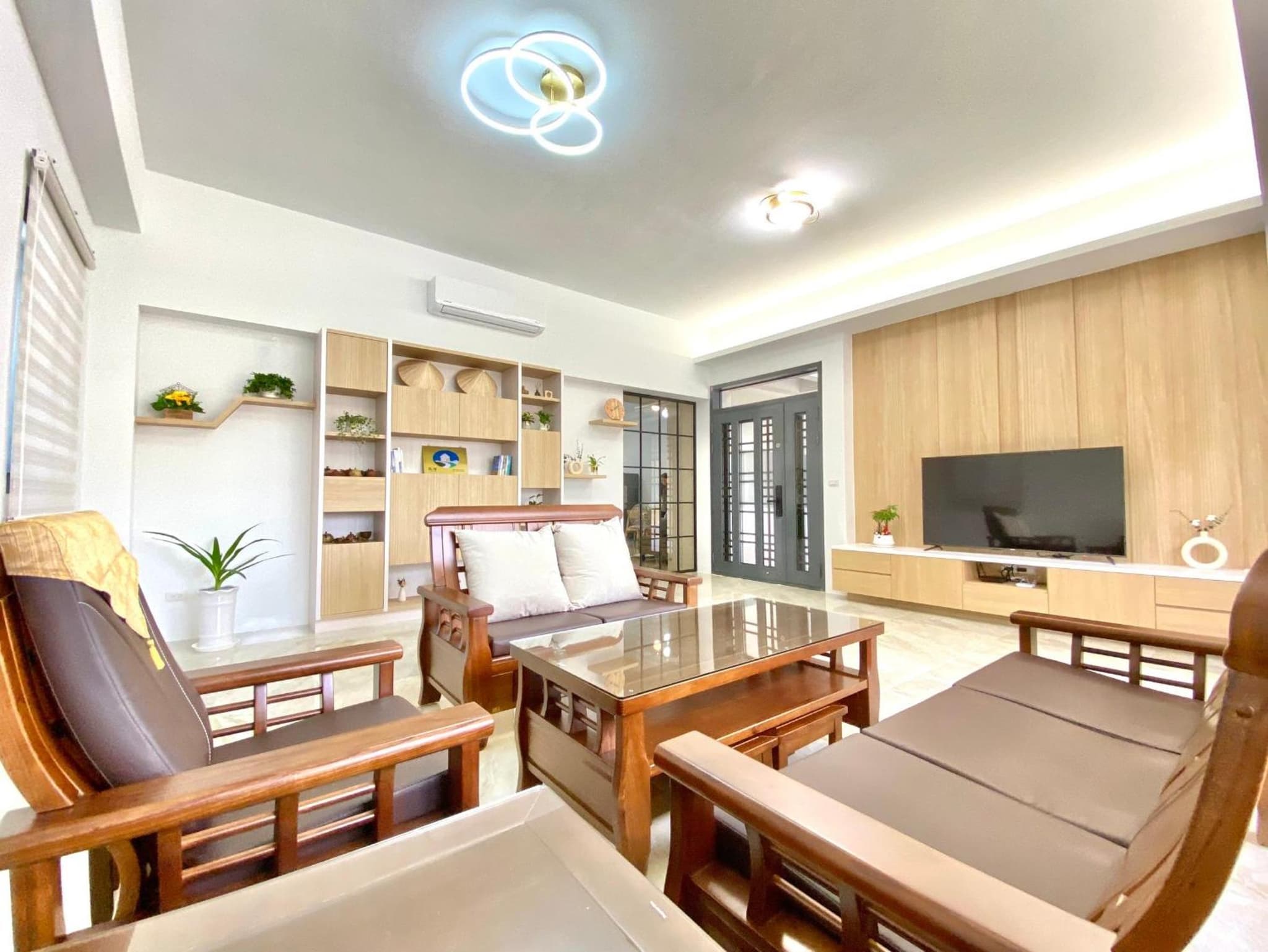 隱 the house photo 5