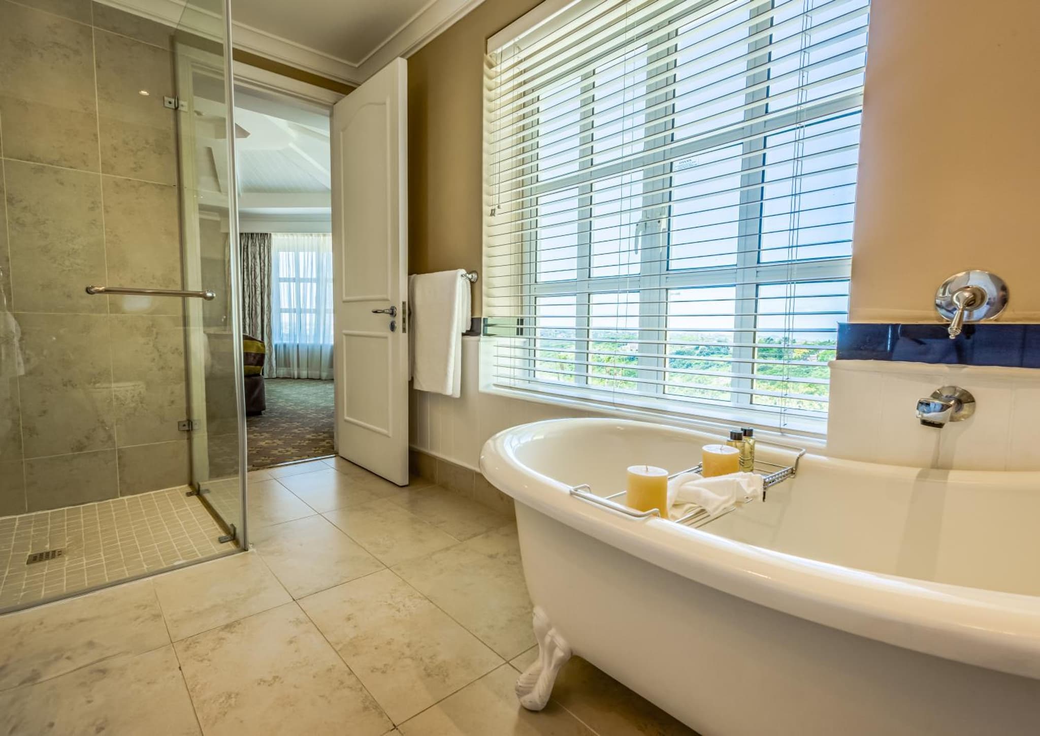Hemingways Hotel photo 4