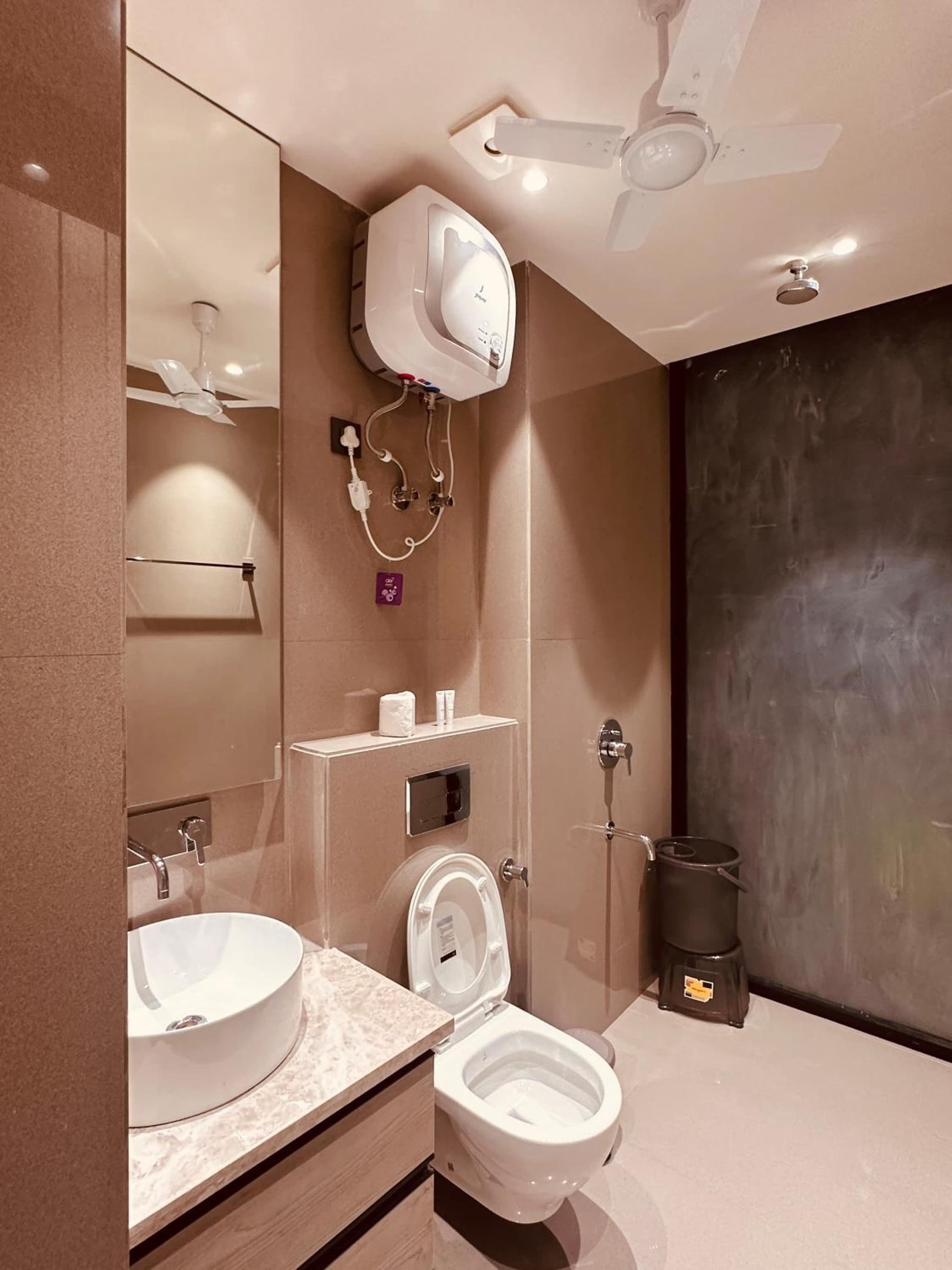 The Lodgers 2 BHK Serviced Apartment Near Artemis Hospital Sector 57 Gurgaon - Nearest Metro Station Sector 54 Chowk photo 6