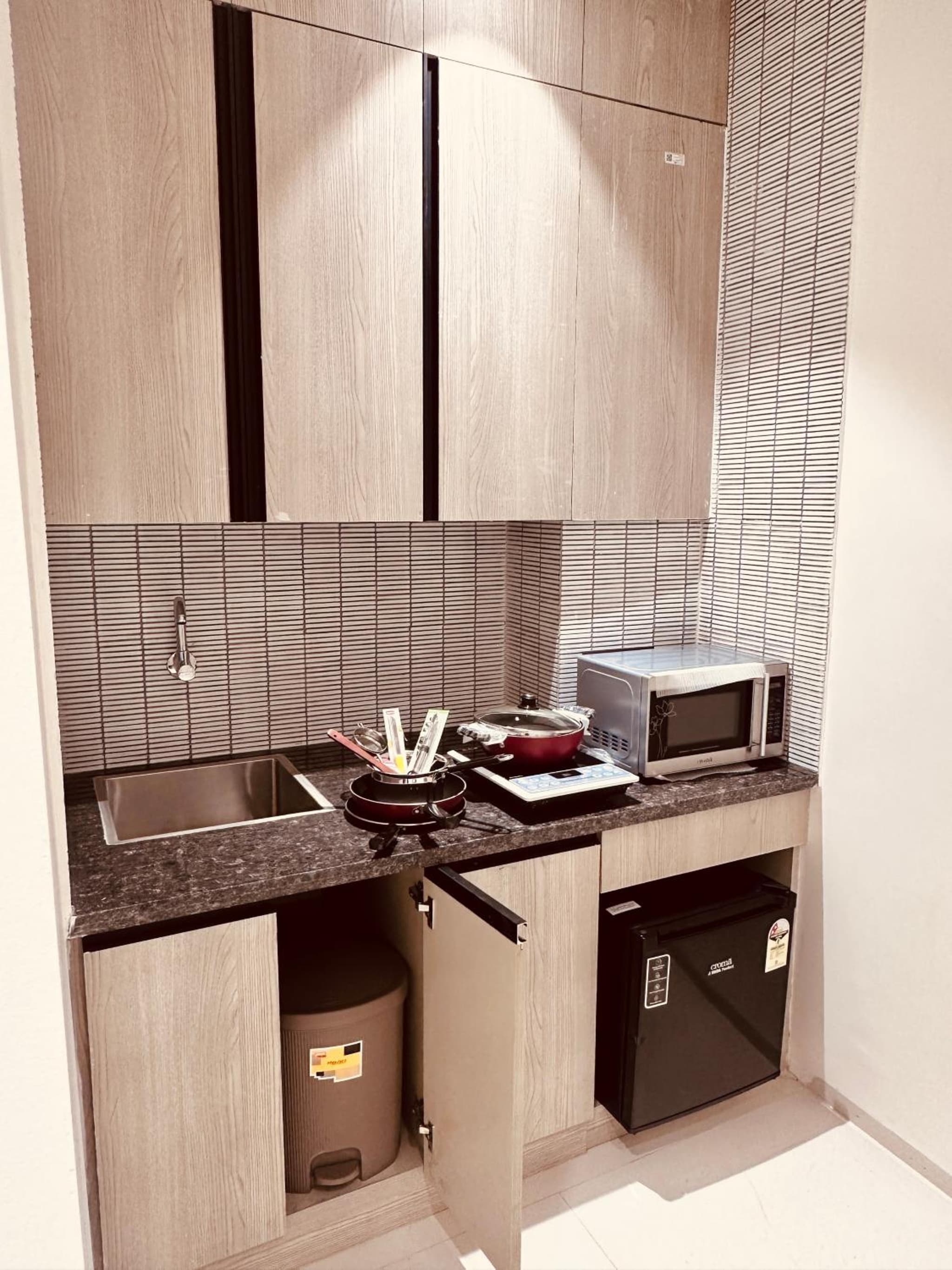 The Lodgers 2 BHK Serviced Apartment Near Artemis Hospital Sector 57 Gurgaon - Nearest Metro Station Sector 54 Chowk photo 3