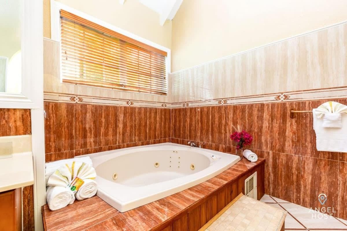 Breathtaking Chalk Sound Private Pool Sunset Villa photo 7
