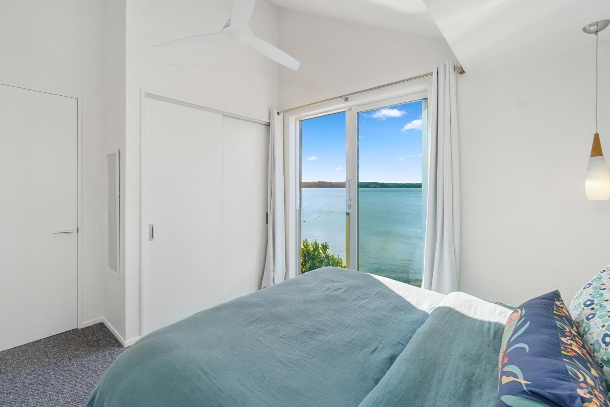 Harbour View - Westmere Holiday Apartment photo 4