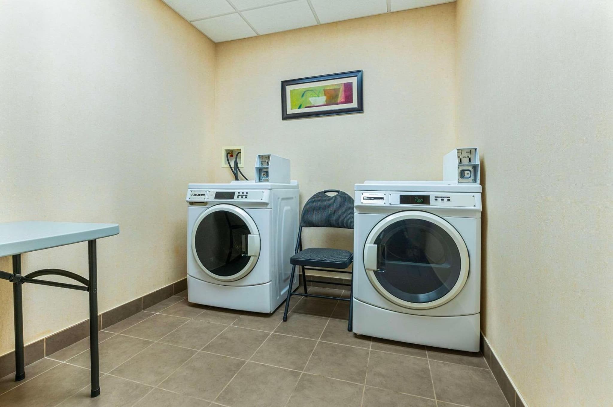 Comfort Inn & Suites photo 2