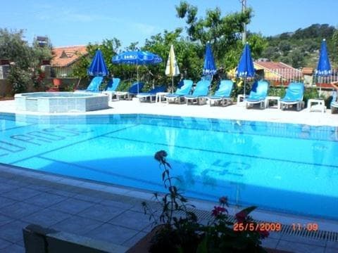 Red Rose Hotel photo 3