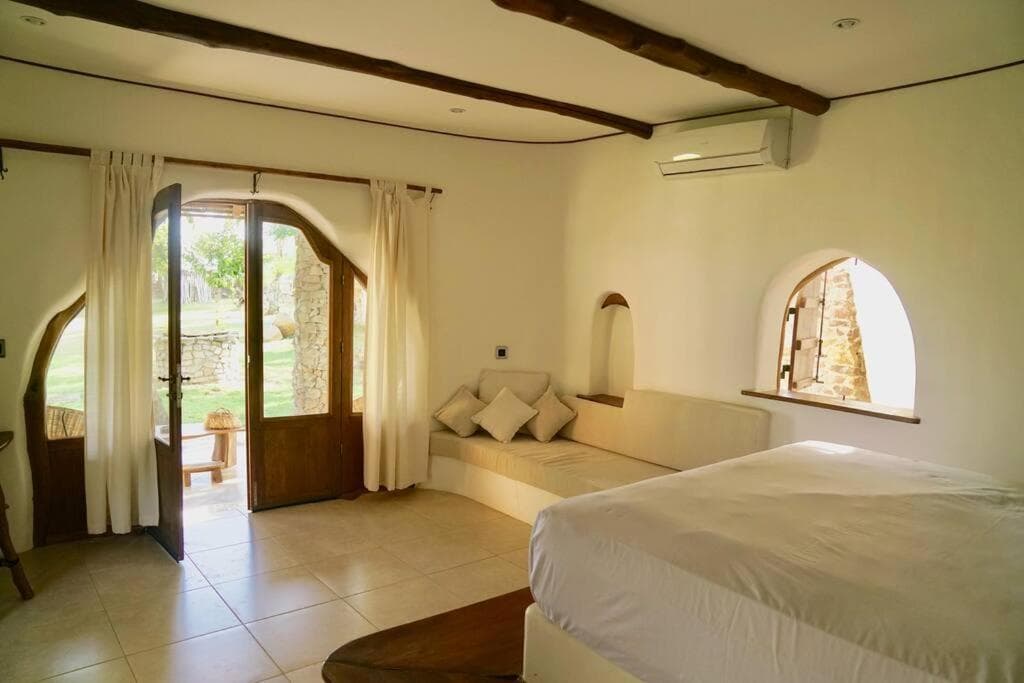 Beach-Front Sumbawa Surf House photo 7