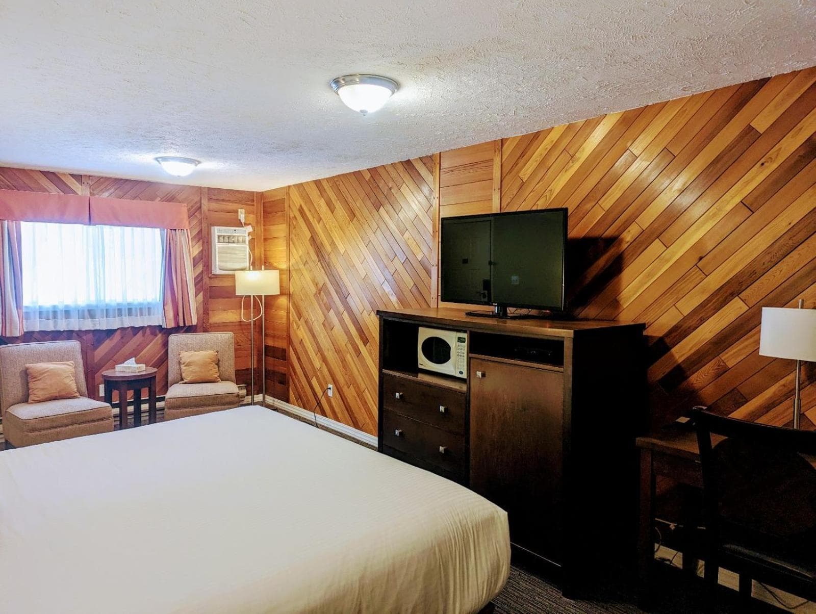 Alpine Inn & Suites photo 6