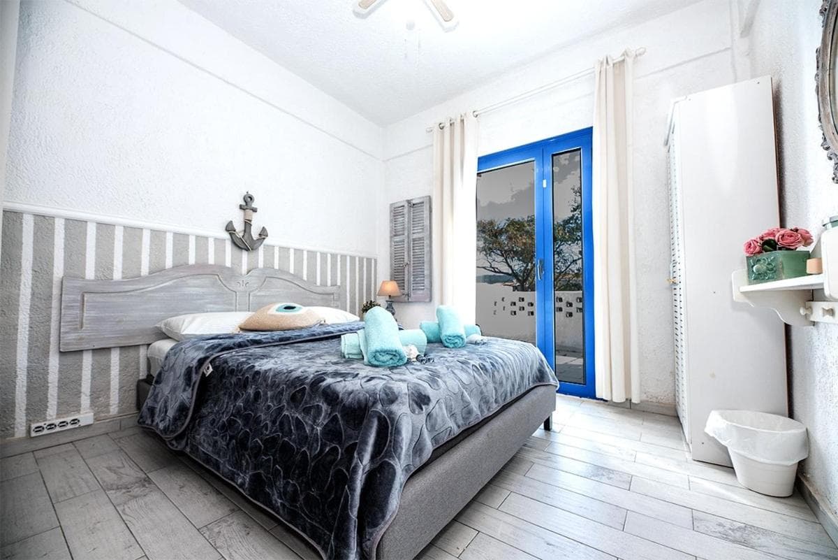 House by the sea photo 2