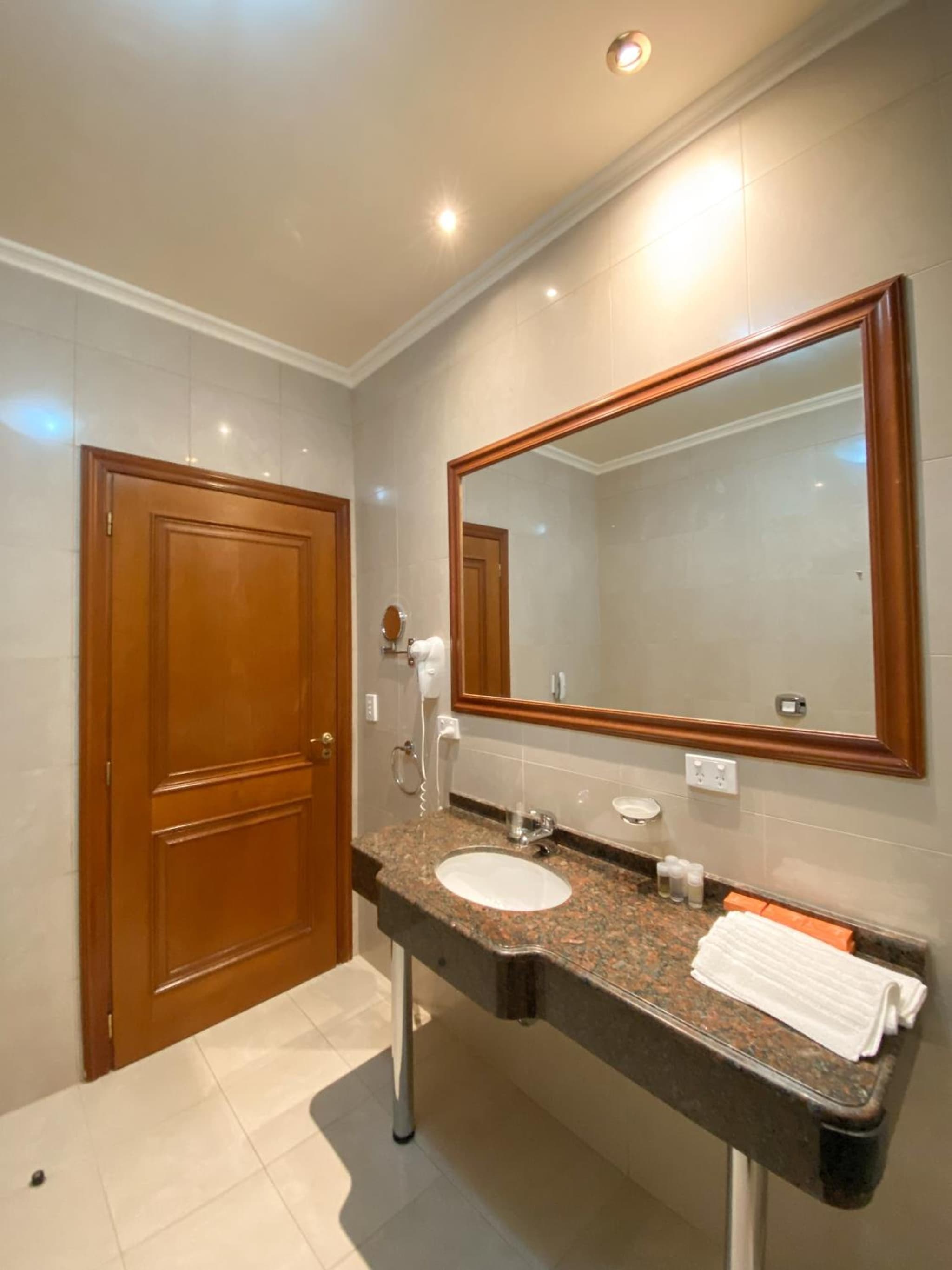 Status Hotel photo 4